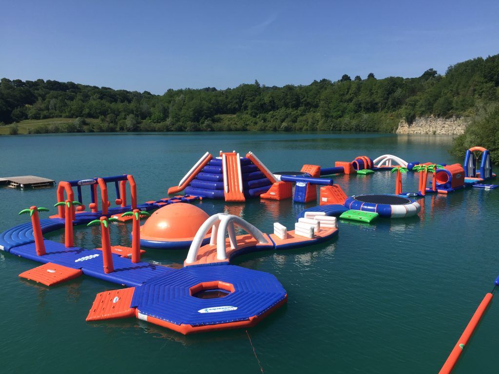 Aquazone parc aquatique gonflable Base de Pop