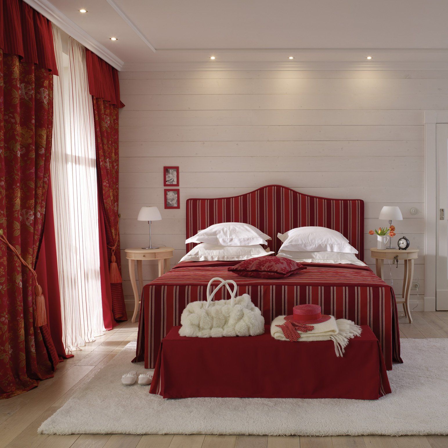 Bezugstoff, Möbelstoff, Leder oder Kunstleder werden in der Polsterei von Raumausstatter Kaiser in Meschede verarbeitet.