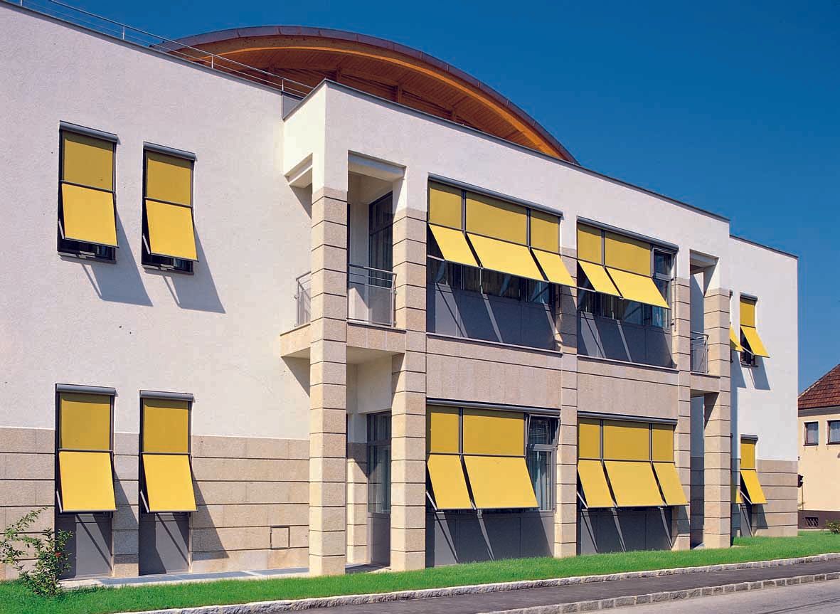 im Aussenbereich für Objekte Markisen von Sandra Kaiser in Meschede, Olsberg, Warstein, Soest, Marsberg, Raumausstatter