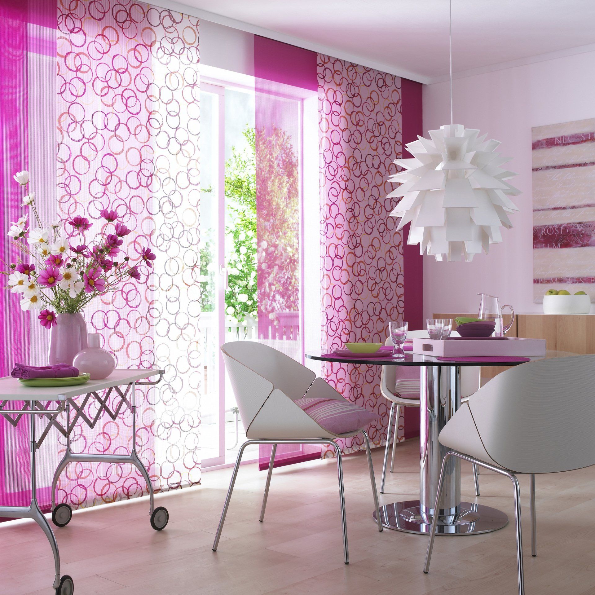 Flächenvorhänge als Sicht- und Sonnenschutz vom Raumausstatter aus Meschede. Kostenlose Beratung im Sauerland.