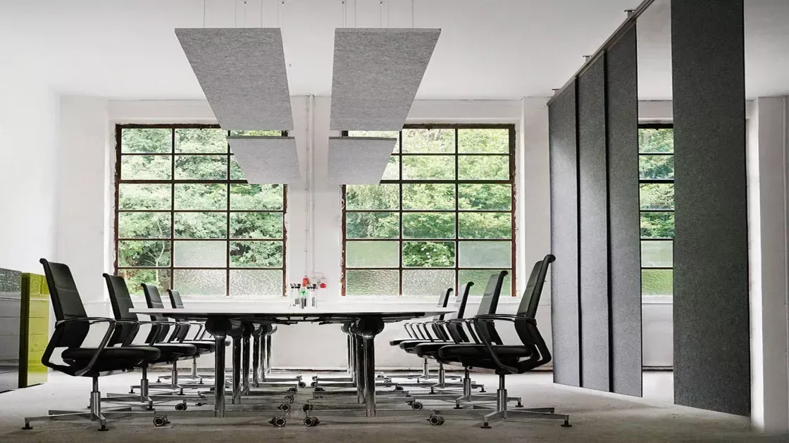 Raumausstatter Kaiser in Meschede bietet Lösungen im Bereich Schallabsorbtion in Büro, am Arbeitsplatz und im Flur.