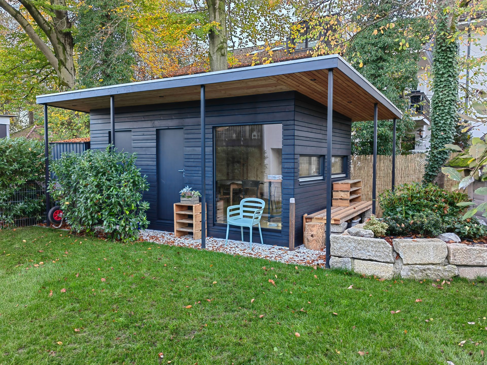 Mid-Century-Gartenhaus aus Holz - Zimmerei bauwerk singer in München