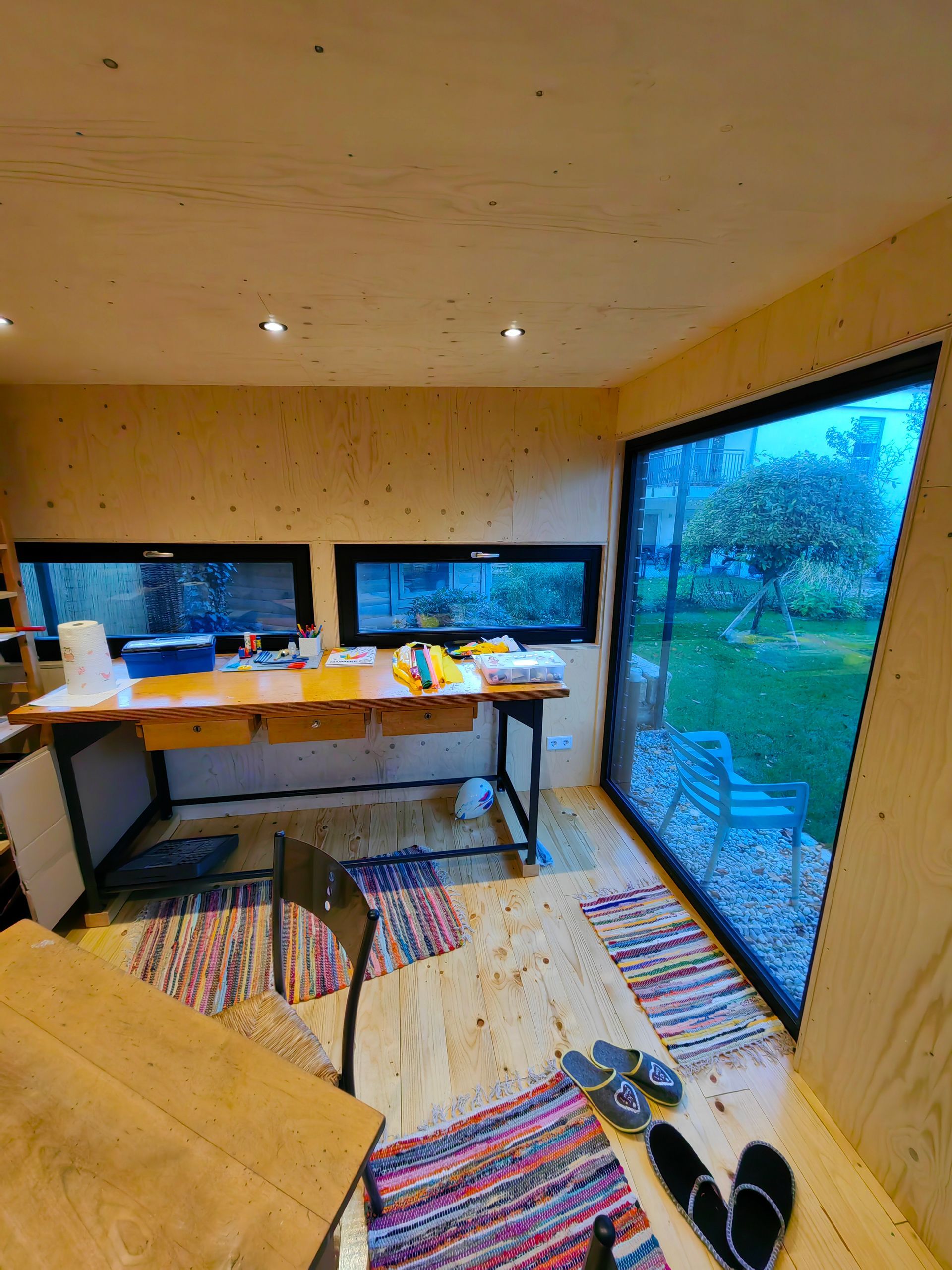 Minimalistisches Gartenhaus mit modernen Details und hoher Funktionalität - Gartenarchitektur mit Charakter, realisiert in der Region Chiemgau