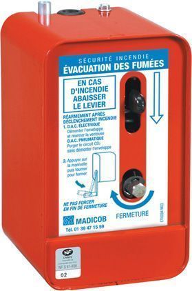 Commande de désenfumage avec treuil