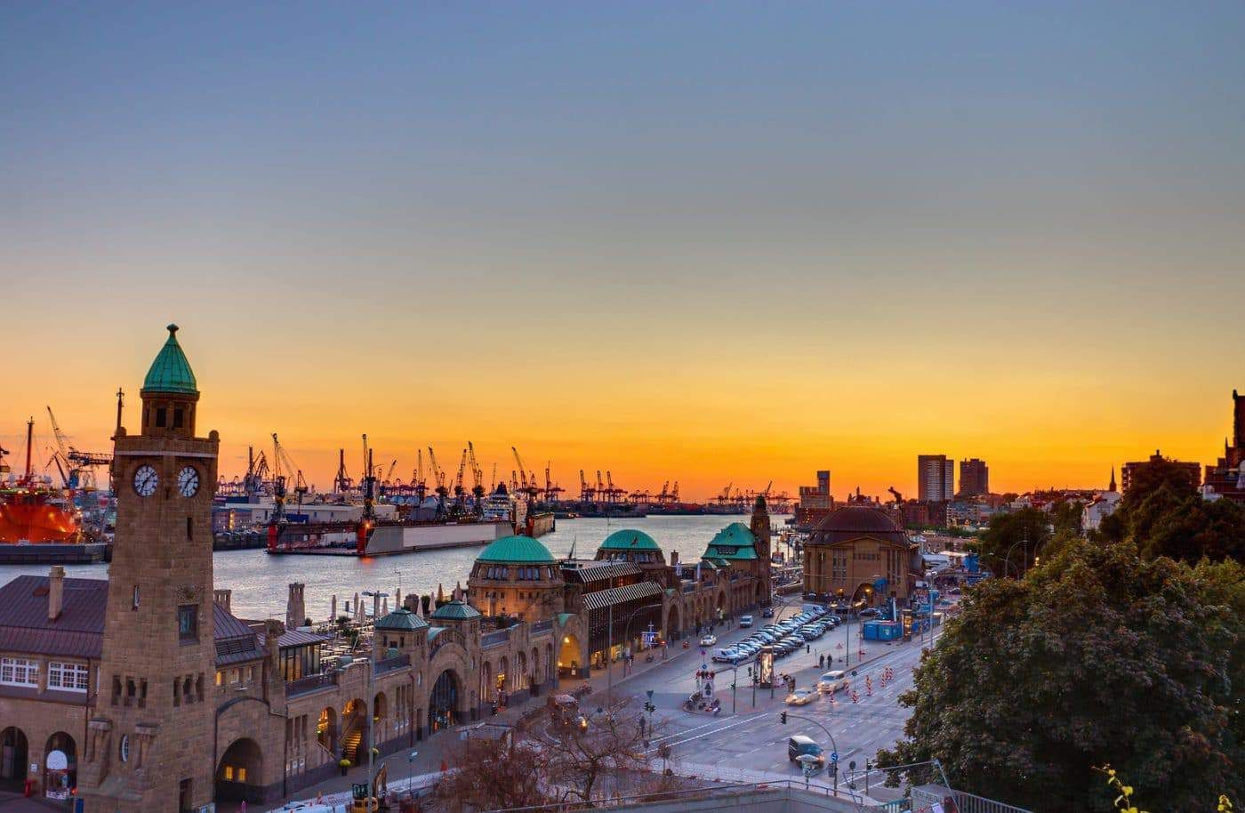 Hamburger Hafen Hamburger Hafen mit Aussicht auf Werft
