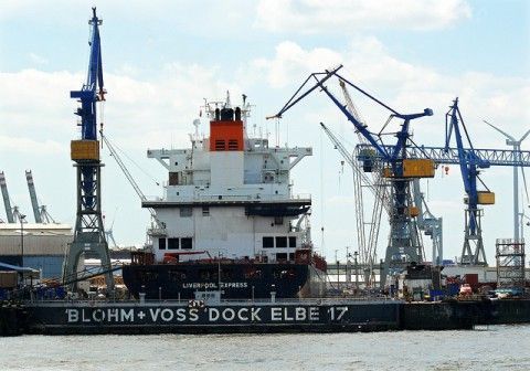 BLOHM+VOSS Dock Schiff im Reparaturdock von BLOHM+VOSS