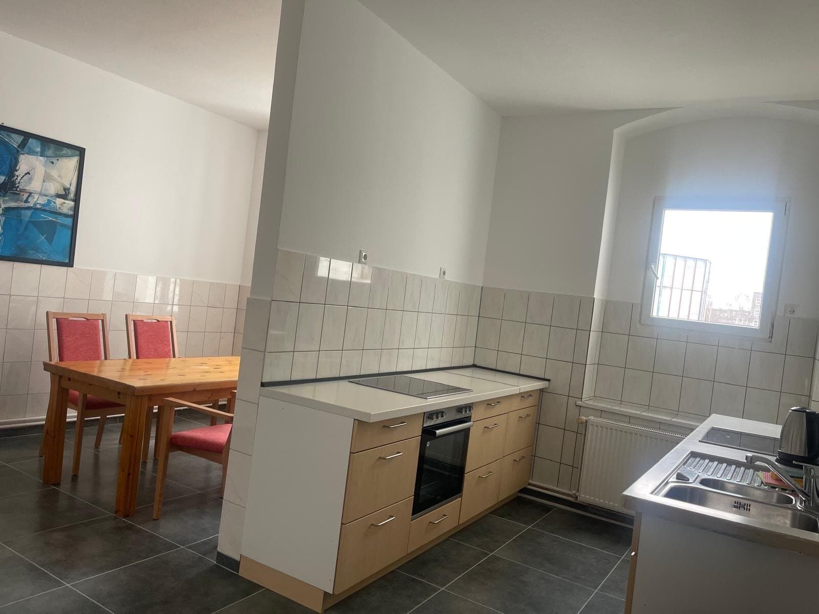 Küche - Arbeitsplatte mit Herd und Waschbecken