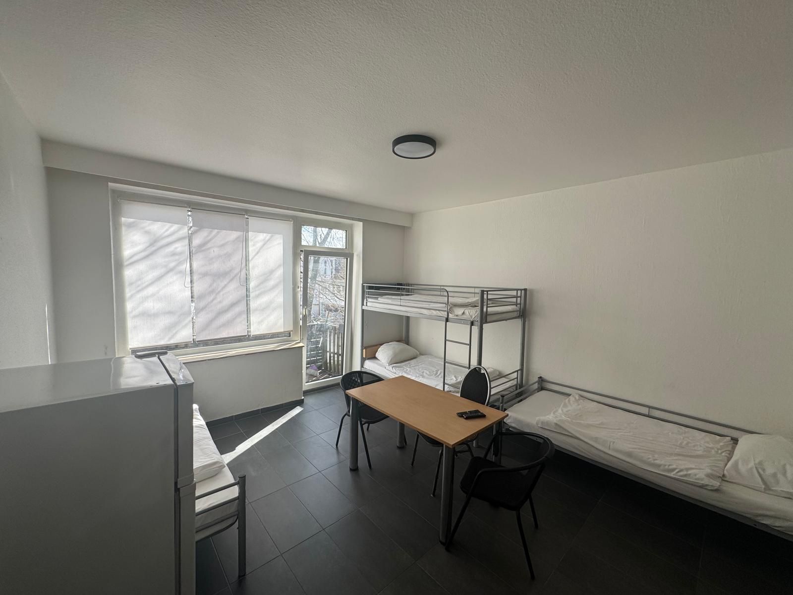 Zimmer - Ansicht zum Fenster