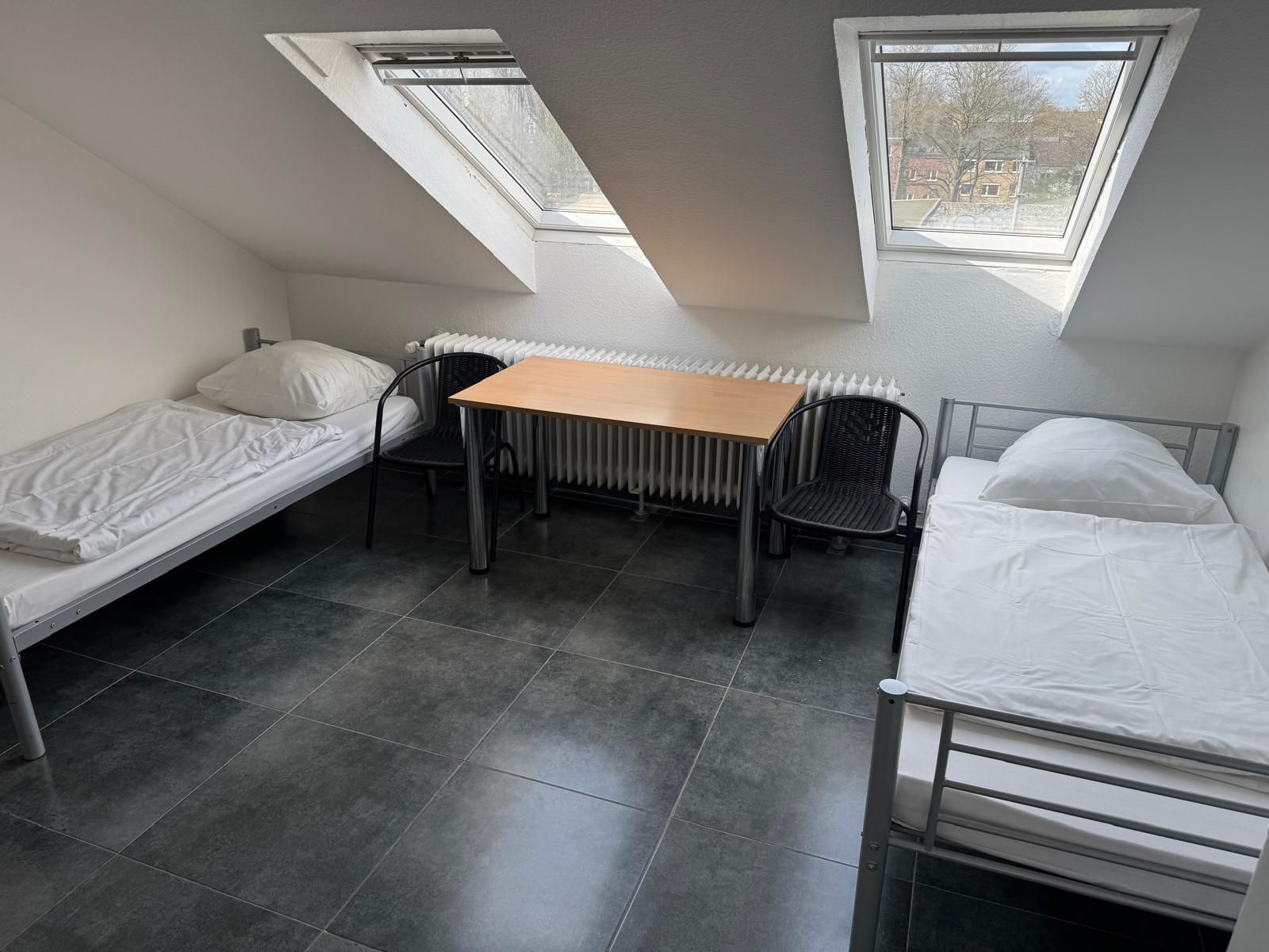 Zimmer - Im Dachgeschoss zwei Bette