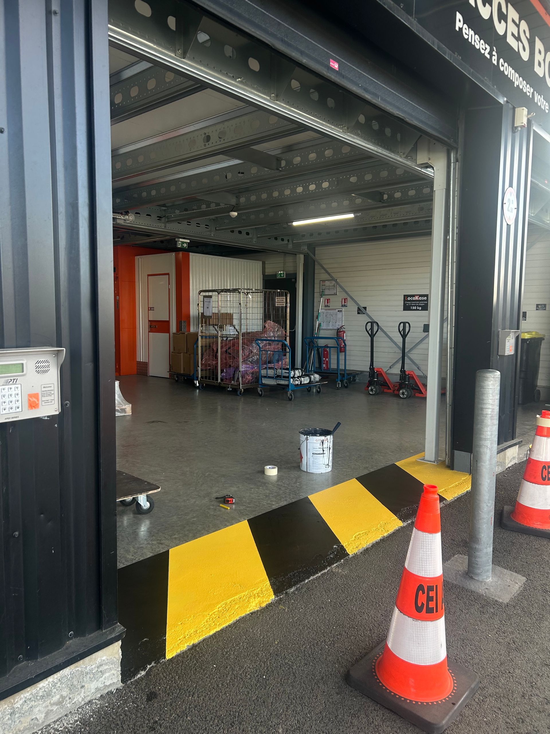 marquage jaune et noire porte de garage et portail obligatoire loire automatisme