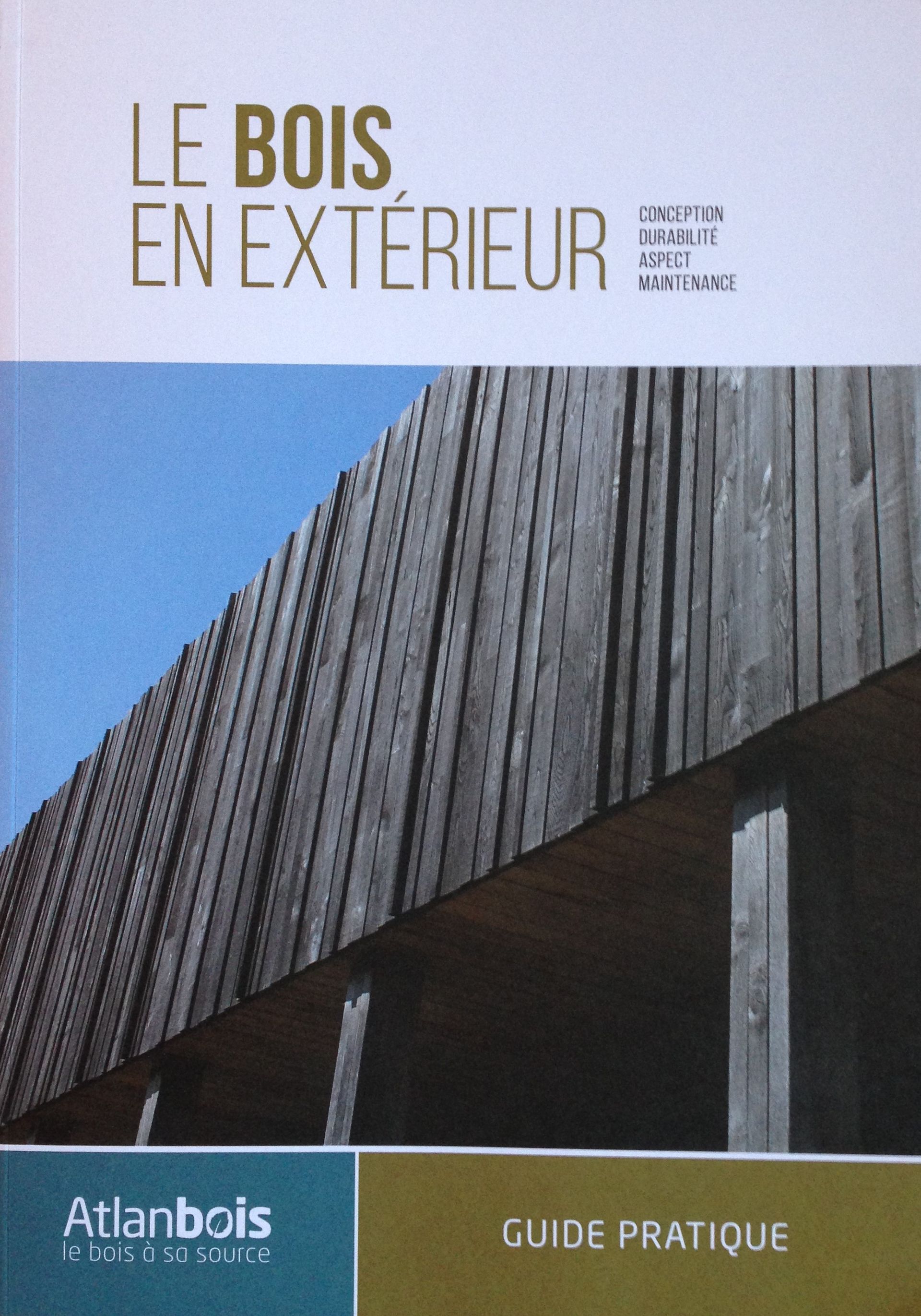 Le Bois en Extérieur est un ouvrage édité par ATLANBOIS avec le concours d'IDÉOBIS