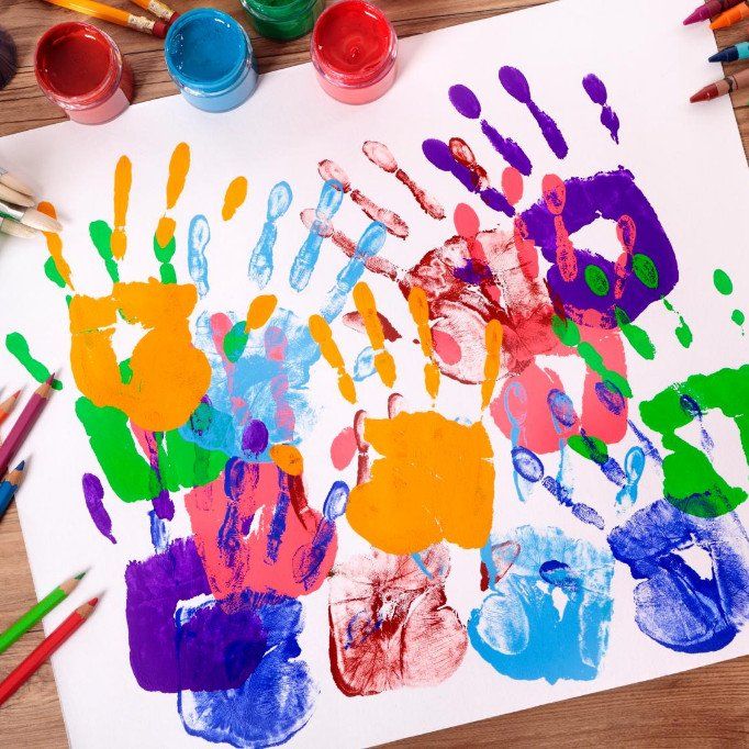 Gruppe von Jugendlichen-Handabdrücken