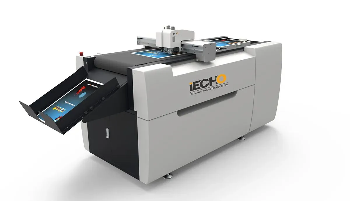 Digitales schneiden und Rillen für Kleinserien iECHO PK1209 Flachbettplotter
