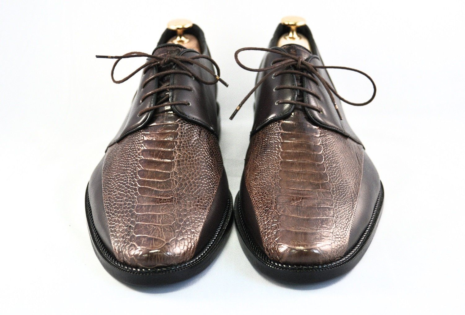 Unikat mit Straußenbeinleder