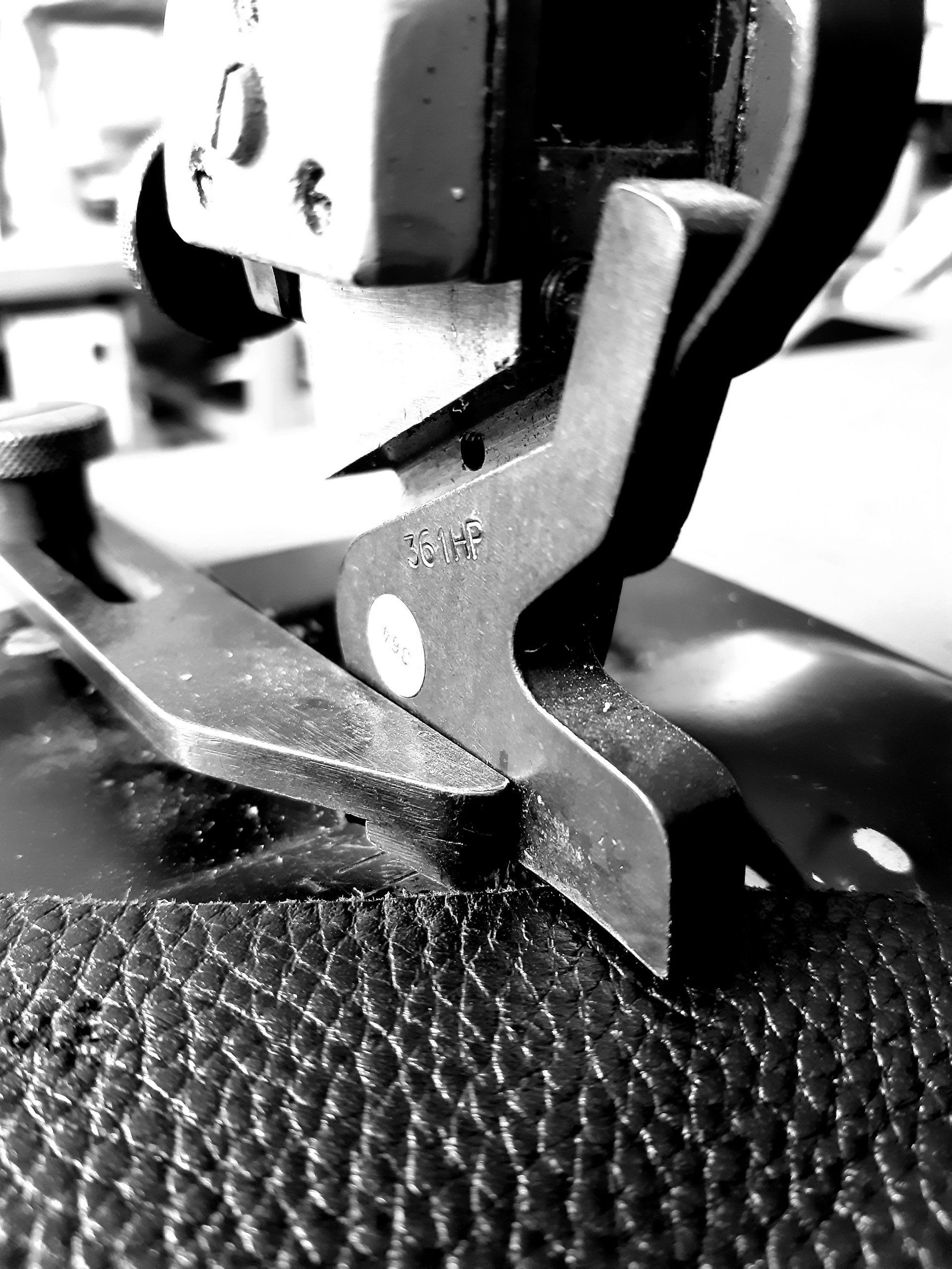 Schärfmaschine in der Schuhmanufaktur | ZARINI