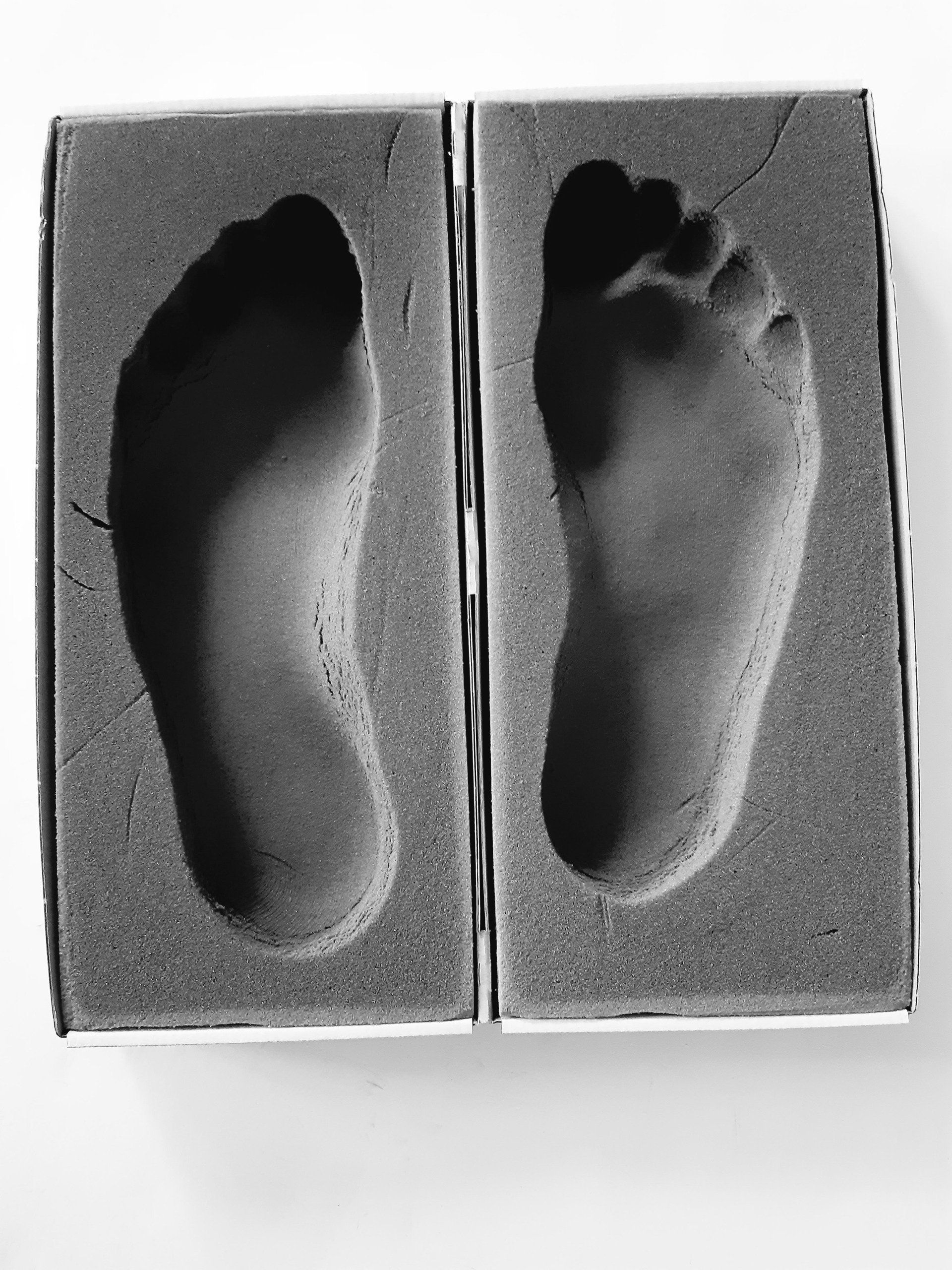 Fußabdrücke in Trittschaum Grundlage für Massschuhe