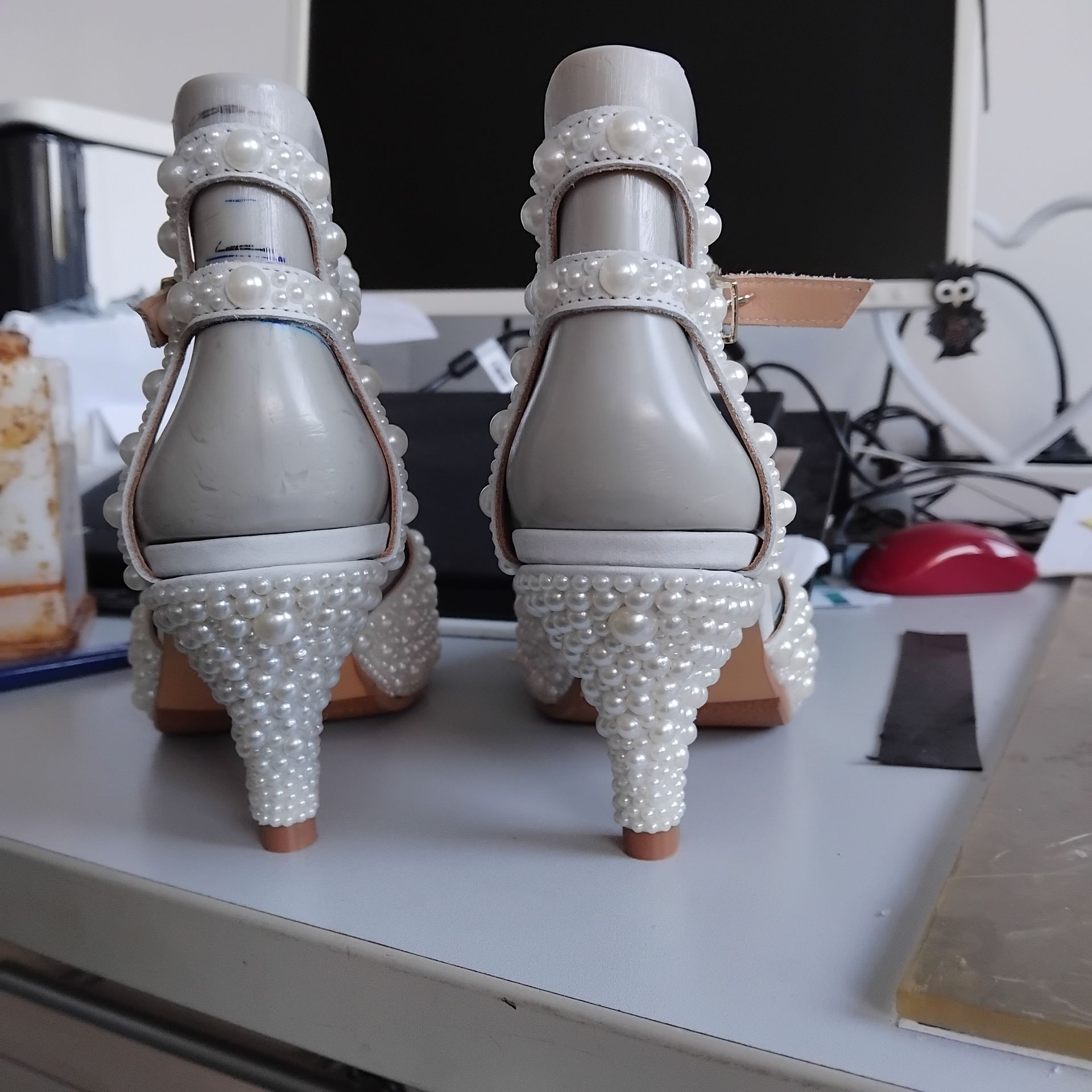 Absatzansicht von hinten komplett mit Perlen beklebt-ZARINI