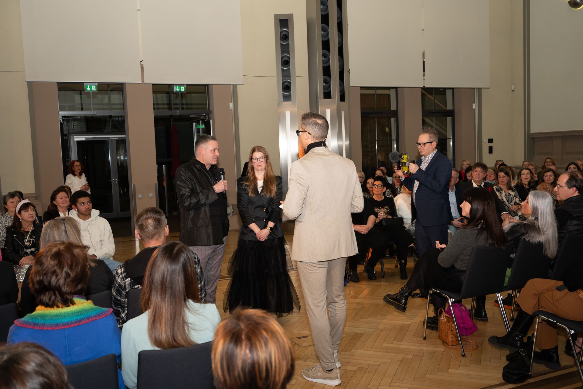 Mark Schlich interviewt Karin und Ralf Siebert auf der 1.Fashionweek in Pirmasens