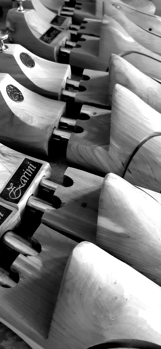 Zedernholzschuhspanner von Zarini