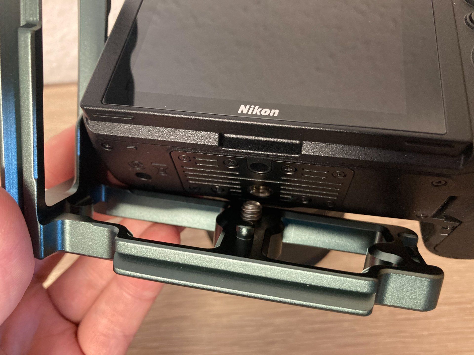 Montage des L Winkelhalter an der Nikon Z7ii