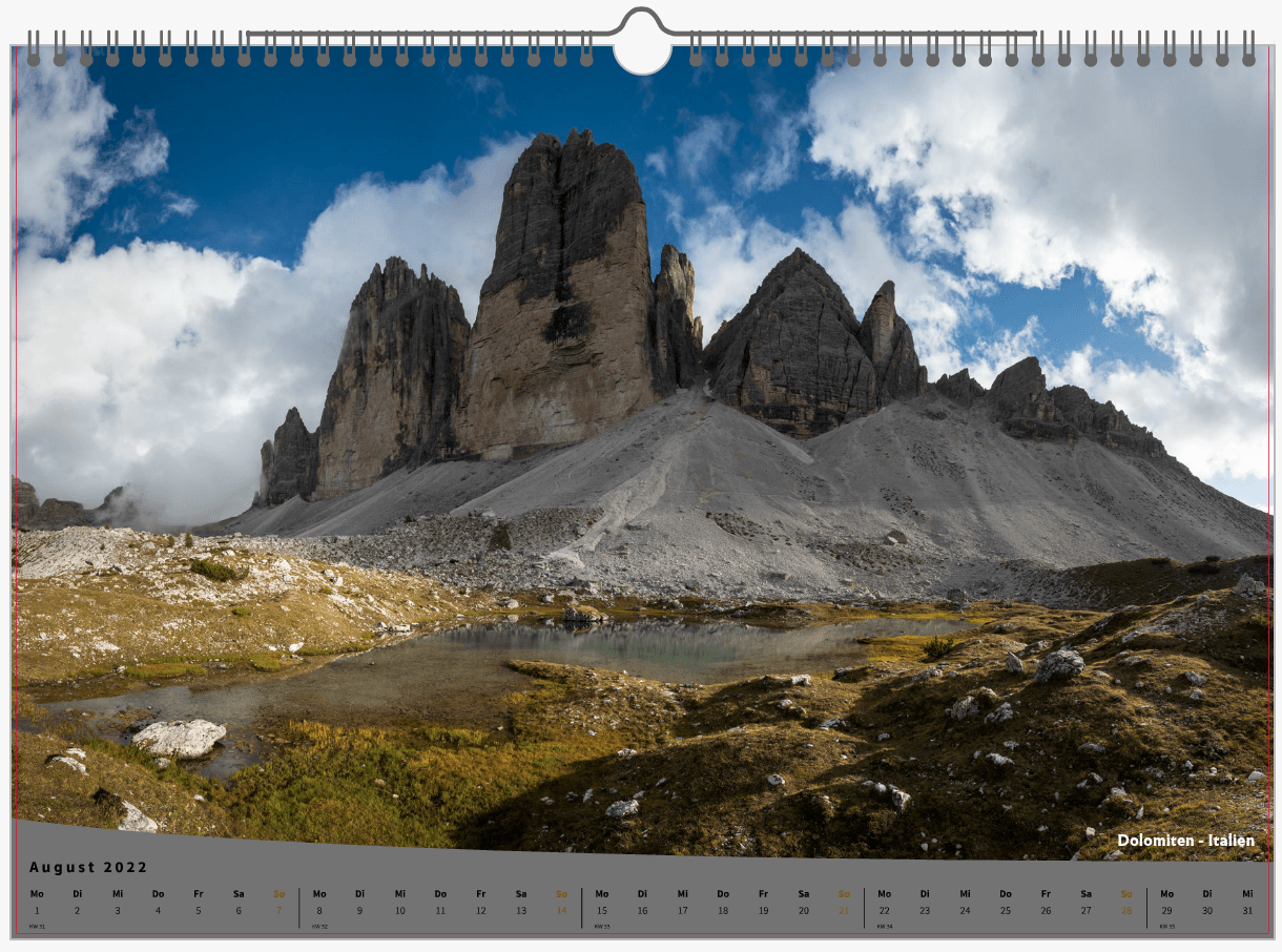 Ein Bild der drei Zinnen in Italien bei goldenem Licht