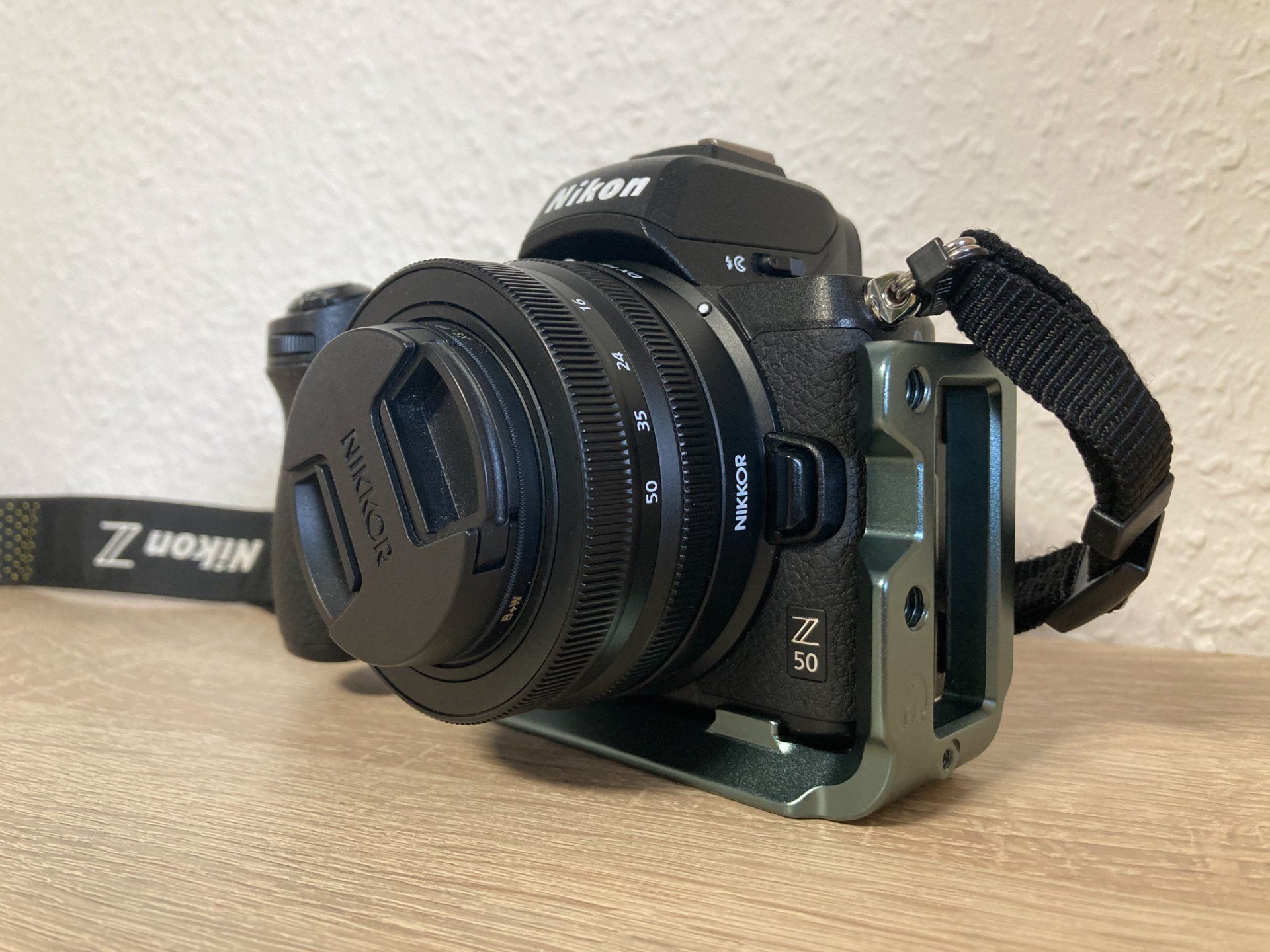 3LT Zayla L-bracket an Nikon Z50 Seitenansicht