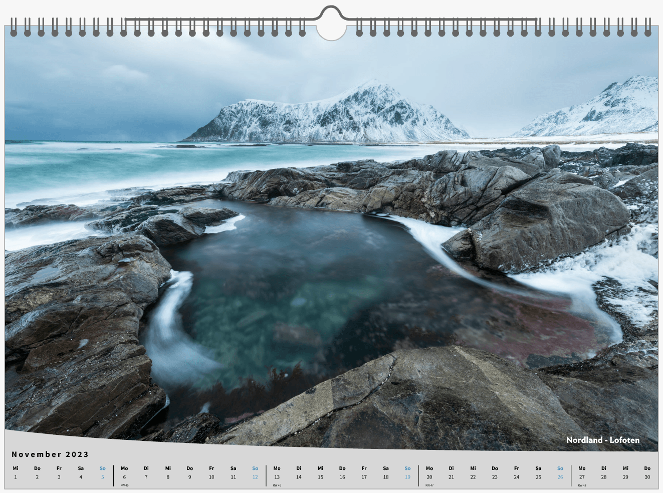 Kalender Norwegen 2023 schneebedeckte Küstenlandschaft auf den Lofoten