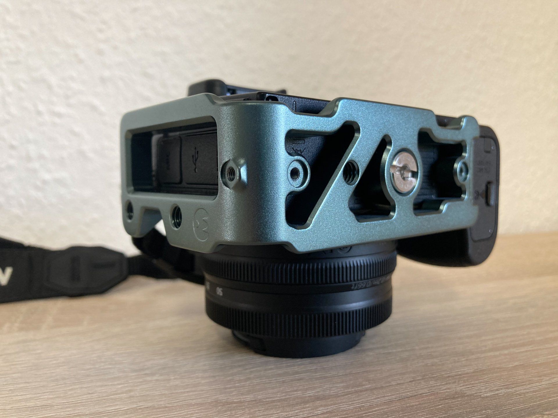 3LT Zayla L-bracket an Nikon Z50 Ansicht von unten