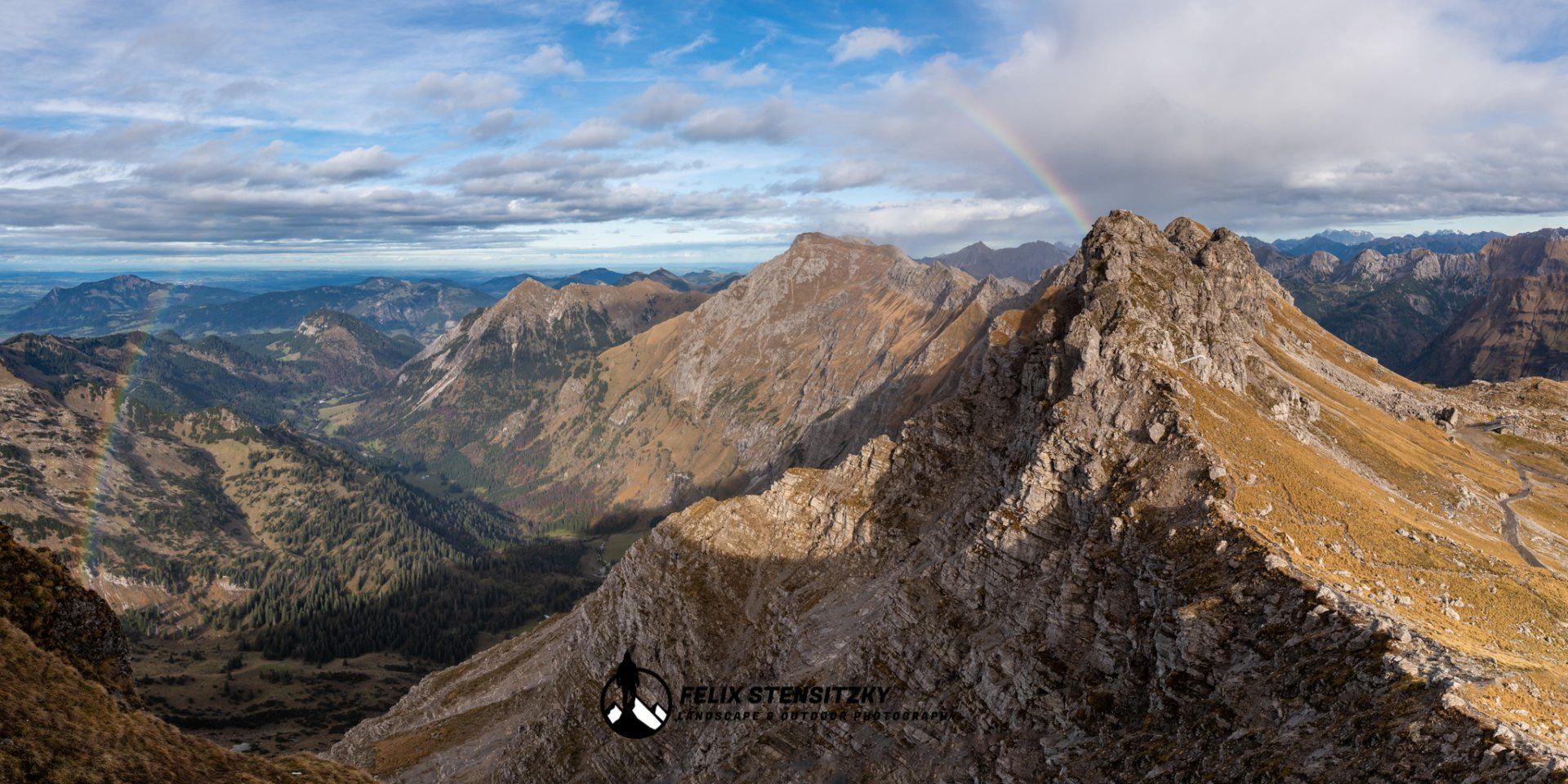 Panoramafoto vom Nebelhorn mit Regenbogen