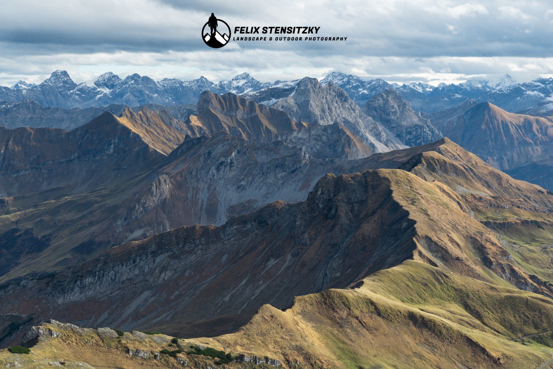 Aussicht vom Nebelhorn über die umliegenden Berge