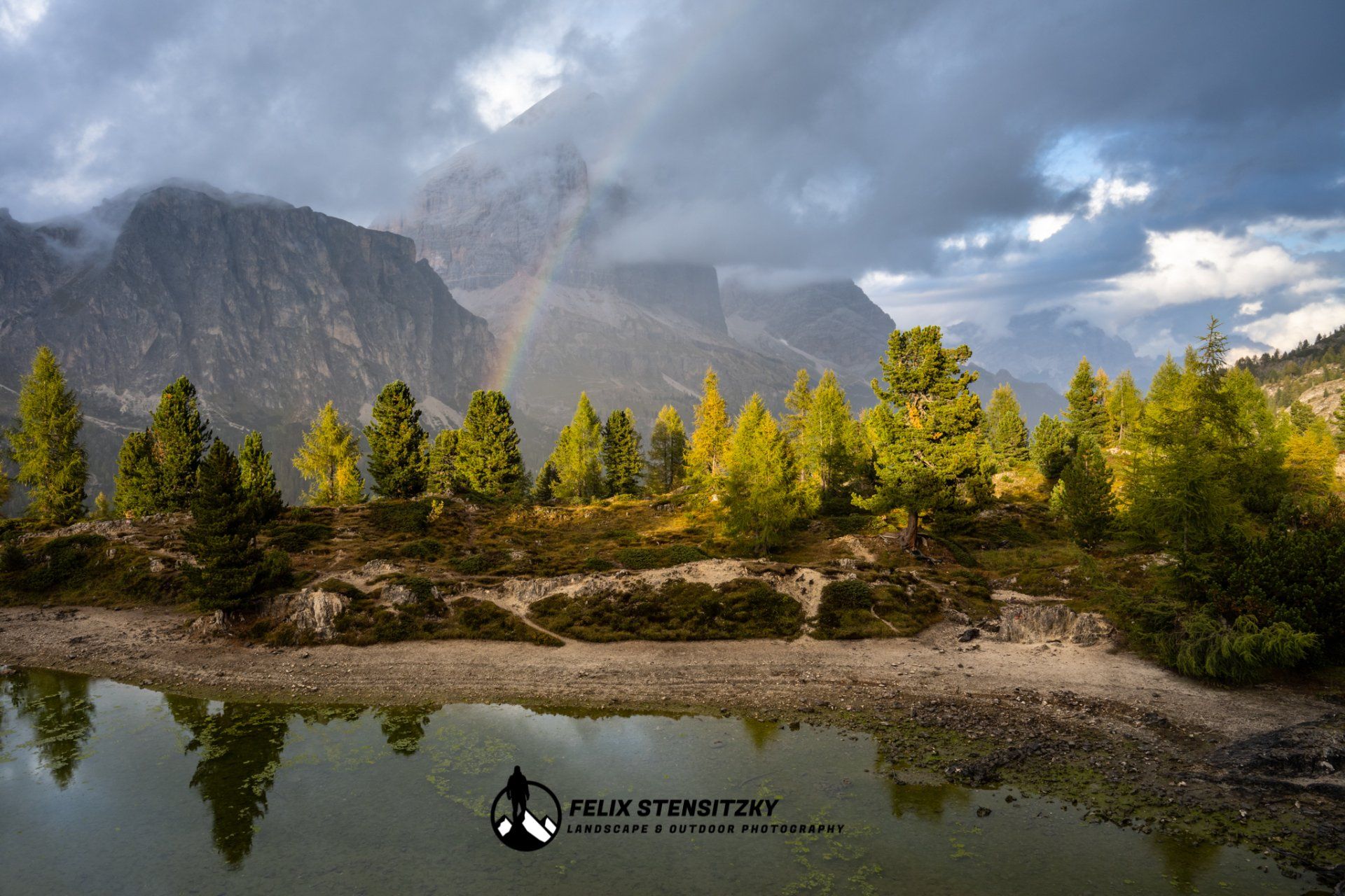 Foto von einem Regenbogen und Bergpanorama in den Dolomiten