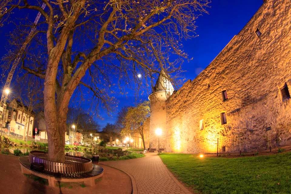 Stadtmauer Andernach / Foto Gerhard Weng, Weißenthurm Stadtmauer Andernach / Foto Gerhard Weng, Weißenthurm