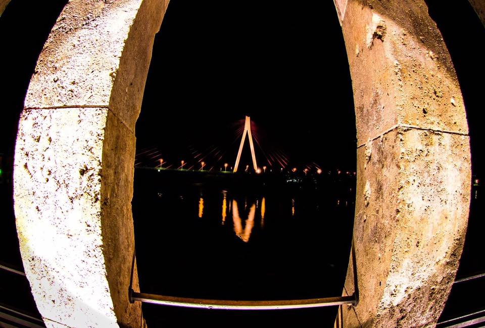Neuwied Deichpegel mit Blick auf Raiffeisenbrücke / Foto: Gerhard Weng, Weißenthurm