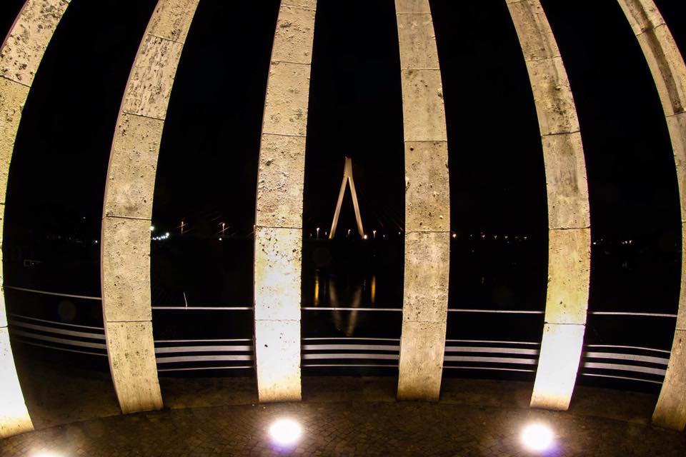Neuwieder Deichpegel mit Blick auf Raiffeisenbrücke / Foto: Gerhard Weng, Weißenthurm