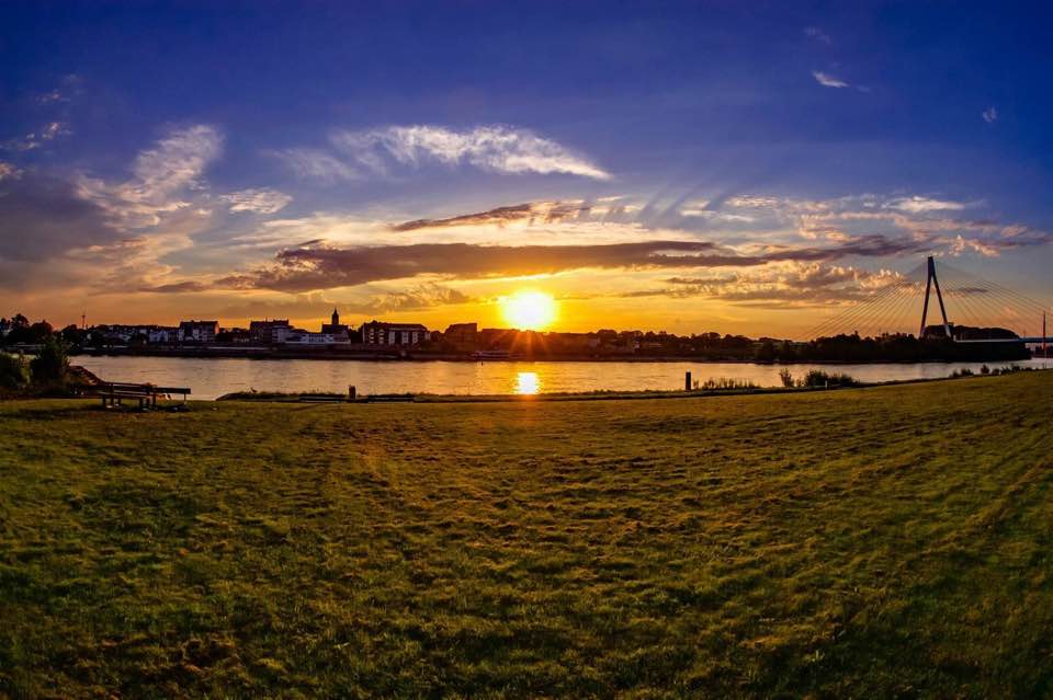 Pro Mittelrhein: Sonnenblick von Weißenthurm nach Neuwied mit Raiffeisenbrücke / Foto: Gerhard Weng, Weißenthurm Pro Mittelrhein: Sonnenblick von Weißenthurm nach Neuwied mit Raiffeisenbrücke / Foto: Gerhard Weng, Weißenthurm