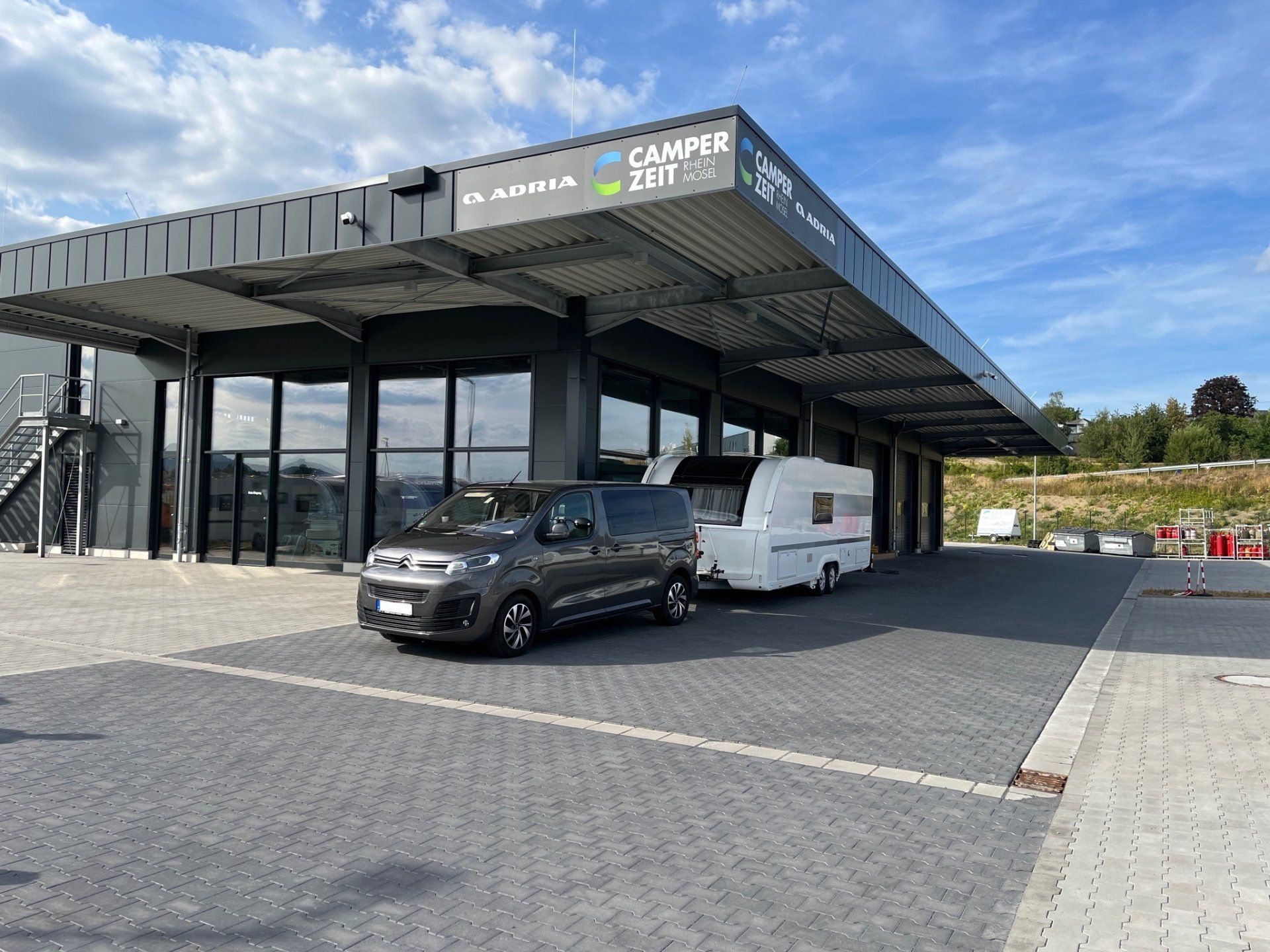 Camper-Zeit Rhein-Mosel GmbH in Koblenz-Metternich, Ihr Partner für Reisemobile, Vans, Caravans und Camping-Zubehör