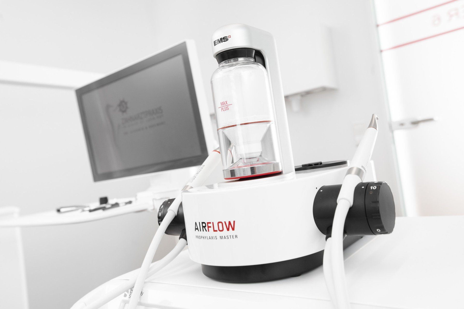 Zahnarztpraxis Im Schiff St Leon-Rot Dr. Schurig & Kosinski Zahnarztpraxis Implantate Wurzelkanalbehandlung Endodontie Zahnreinigung 3D Röntgen Laser Cerec Mikroskop