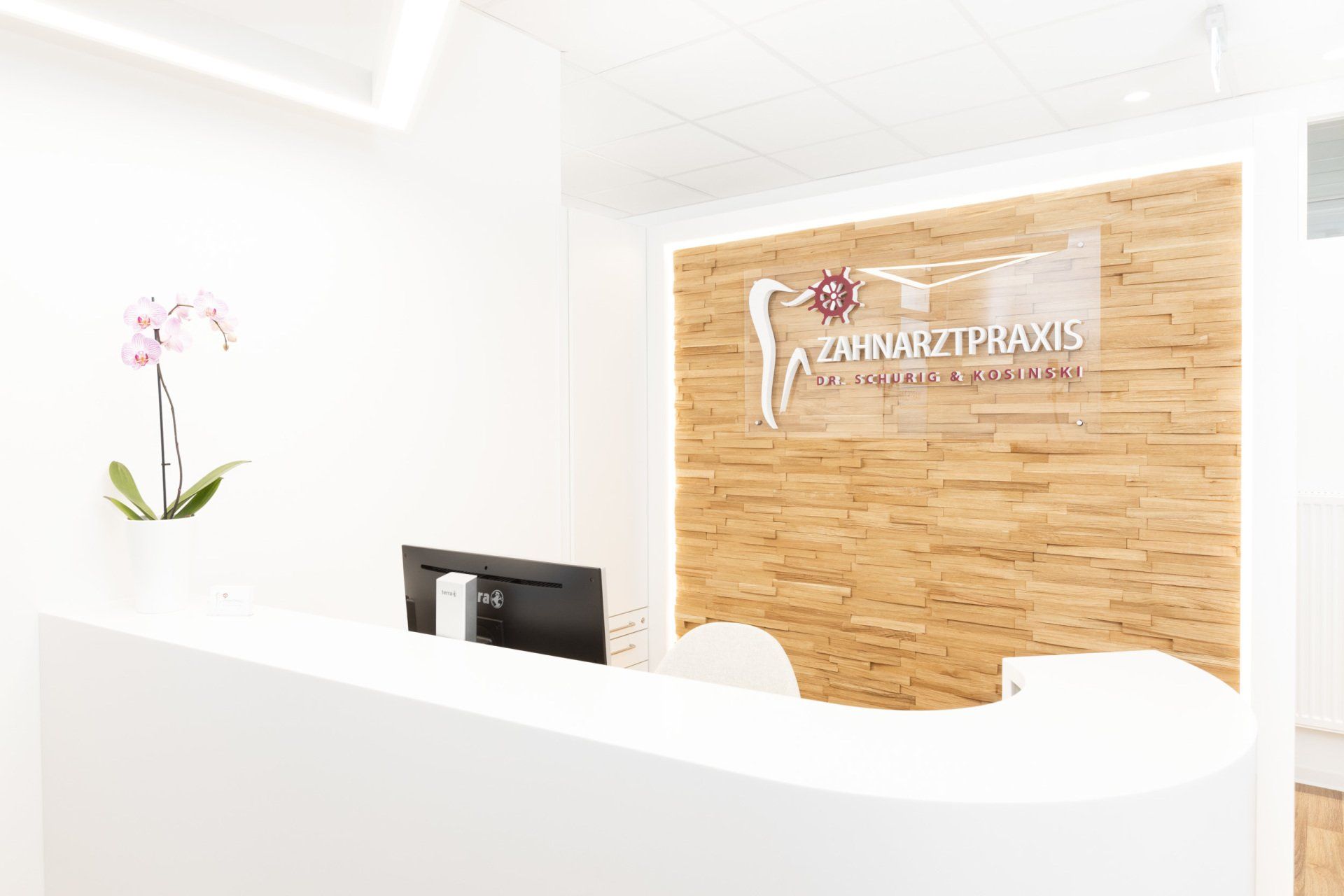Zahnarztpraxis Im Schiff St Leon-Rot Dr. Schurig & Kosinski Zahnarztpraxis Implantate Wurzelkanalbehandlung Endodontie Zahnreinigung Rezeption