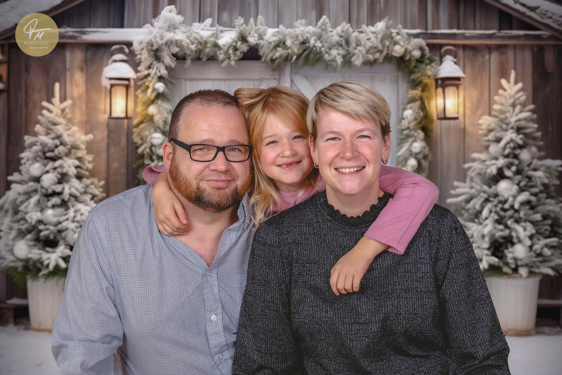 Weihnachtsfotoshooting, Weihnachtsfotos, Warngau, Holzkirchen, Geschenkidee, Oma, Opa, Tante, Familienfotos weihnachten, Winterfotos, Kinderfotos, Weihnachten Geschenkidee, weihnachtliche Minifotoshootings, weihnachtliche Fotos, Miesbach, Bad Tölz, Rosenheim, Schaftlach, Otterfing, Schliersee, Tegernsee, Valley, Reichersbeuern, Sachsenkam, Sauerlach, Paarfotos, Winterbild, Fotoshooting mit Kind