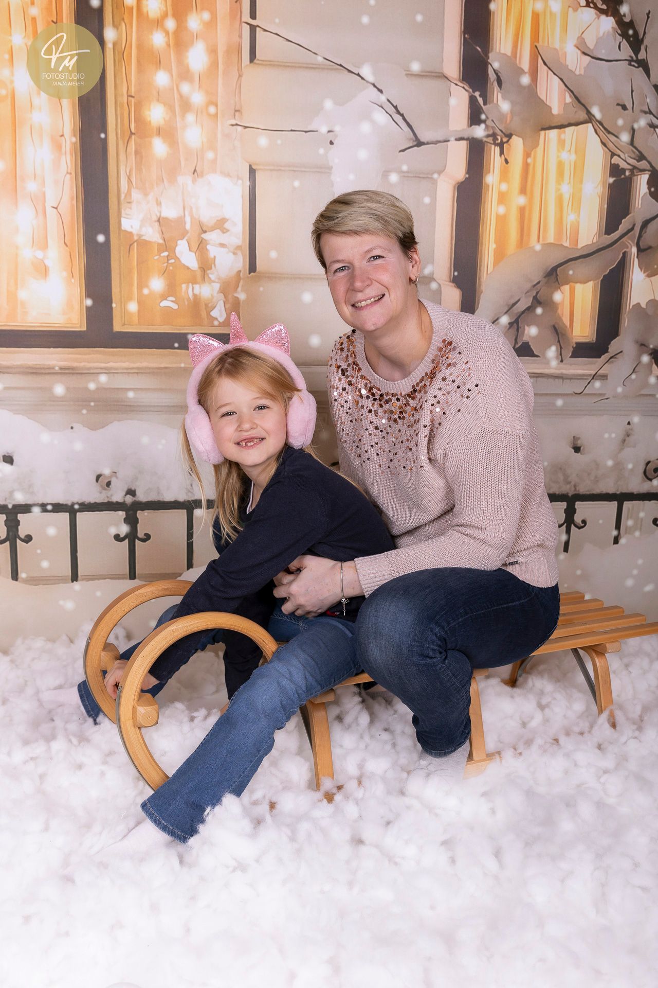 Weihnachtsfotoshooting, Weihnachtsfotos, Warngau, Holzkirchen, Geschenkidee, Oma, Opa, Tante, Familienfotos weihnachten, Winterfotos, Kinderfotos, Weihnachten Geschenkidee, weihnachtliche Minifotoshootings, weihnachtliche Fotos, Miesbach, Bad Tölz, Rosenheim, Schaftlach, Otterfing, Schliersee, Tegernsee, Valley, Reichersbeuern, Sachsenkam, Sauerlach, Paarfotos, Winterbild, Fotoshooting mit Kind