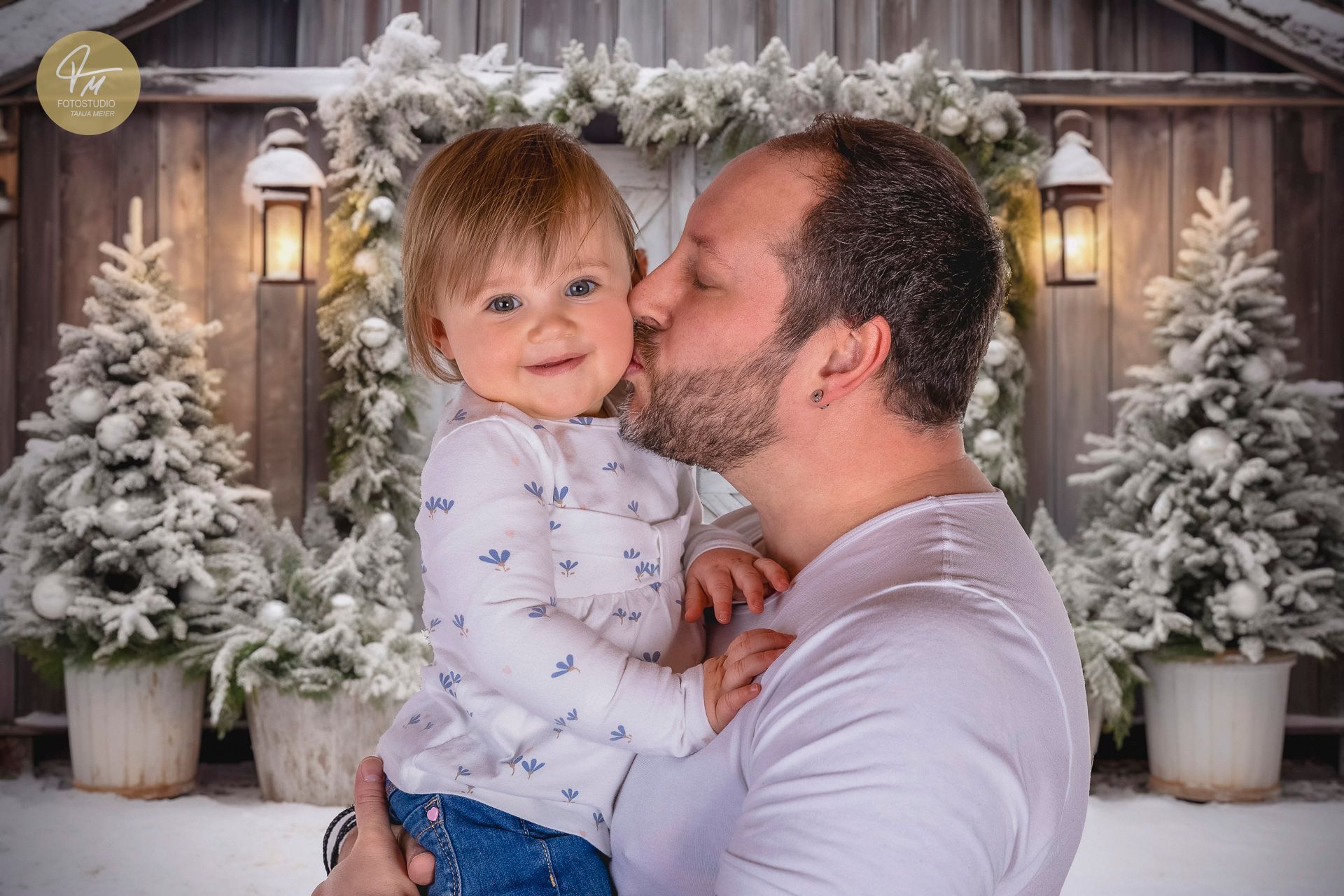 Weihnachtsfotoshooting, Weihnachtsfotos, Warngau, Holzkirchen, Geschenkidee, Oma, Opa, Tante, Familienfotos weihnachten, Winterfotos, Kinderfotos, Weihnachten Geschenkidee, weihnachtliche Minifotoshootings, weihnachtliche Fotos, Miesbach, Bad Tölz, Rosenheim, Schaftlach, Otterfing, Schliersee, Tegernsee, Valley, Reichersbeuern, Sachsenkam, Sauerlach, Paarfotos, Winterbild, Fotoshooting mit Kind