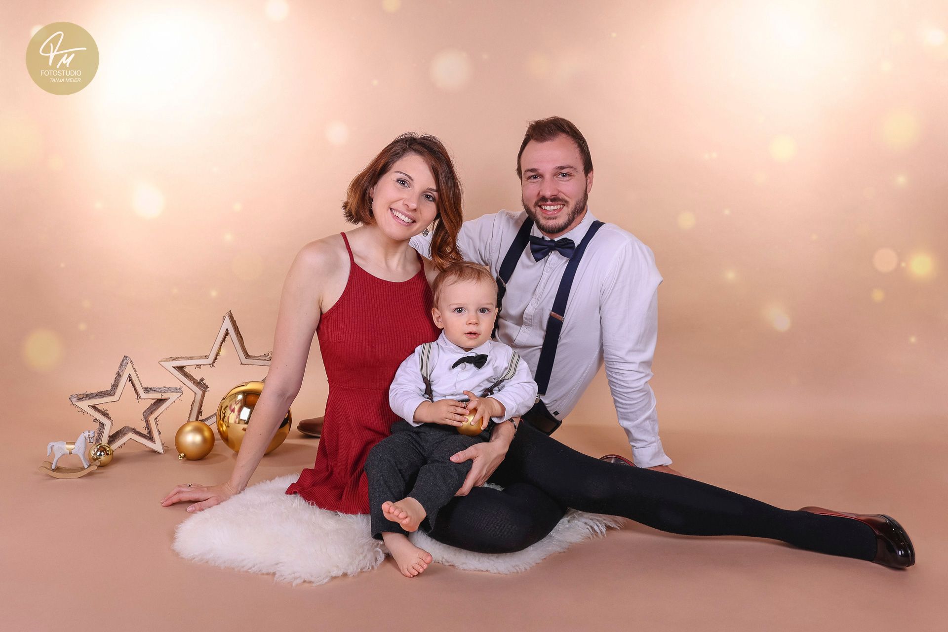 Weihnachtsfotoshooting, Weihnachtsfotos, Warngau, Holzkirchen, Geschenkidee, Oma, Opa, Tante, Familienfotos weihnachten, Winterfotos, Kinderfotos, Weihnachten Geschenkidee, weihnachtliche Minifotoshootings, weihnachtliche Fotos, Miesbach, Bad Tölz, Rosenheim, Schaftlach, Otterfing, Schliersee, Tegernsee, Valley, Reichersbeuern, Sachsenkam, Sauerlach, Paarfotos, Winterbild, Fotoshooting mit Kind