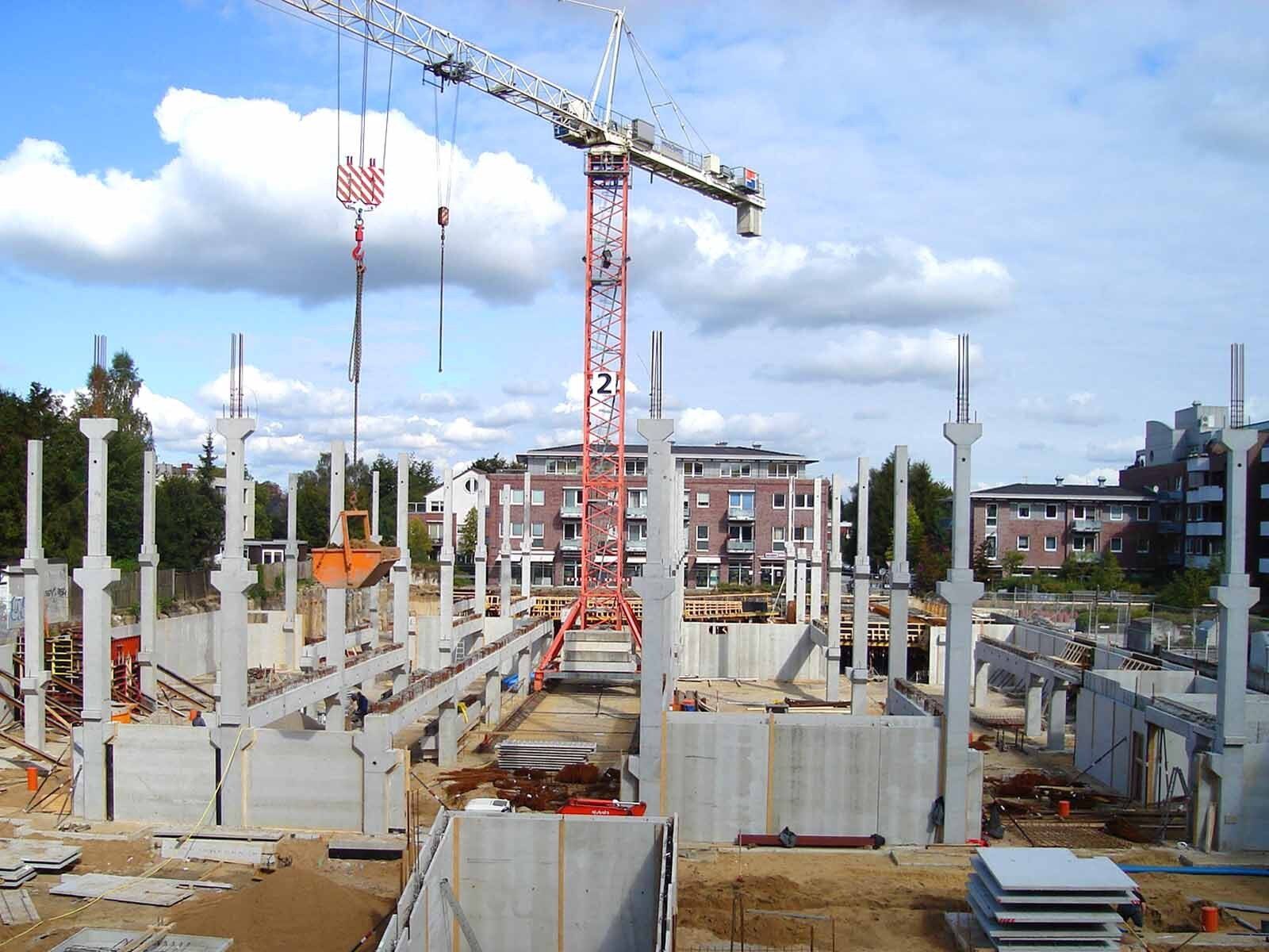 Baustelle mit Kran
