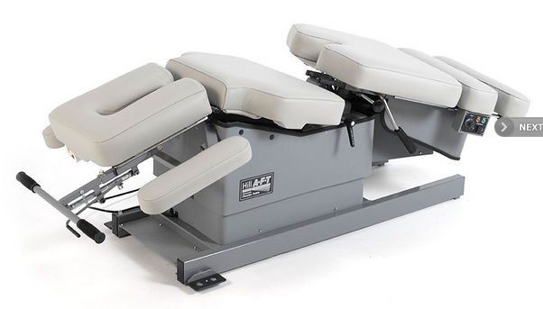 chiropraktischer Behandlungstisch fuer Bandscheiben und Schwangerschaft Chiropraktik