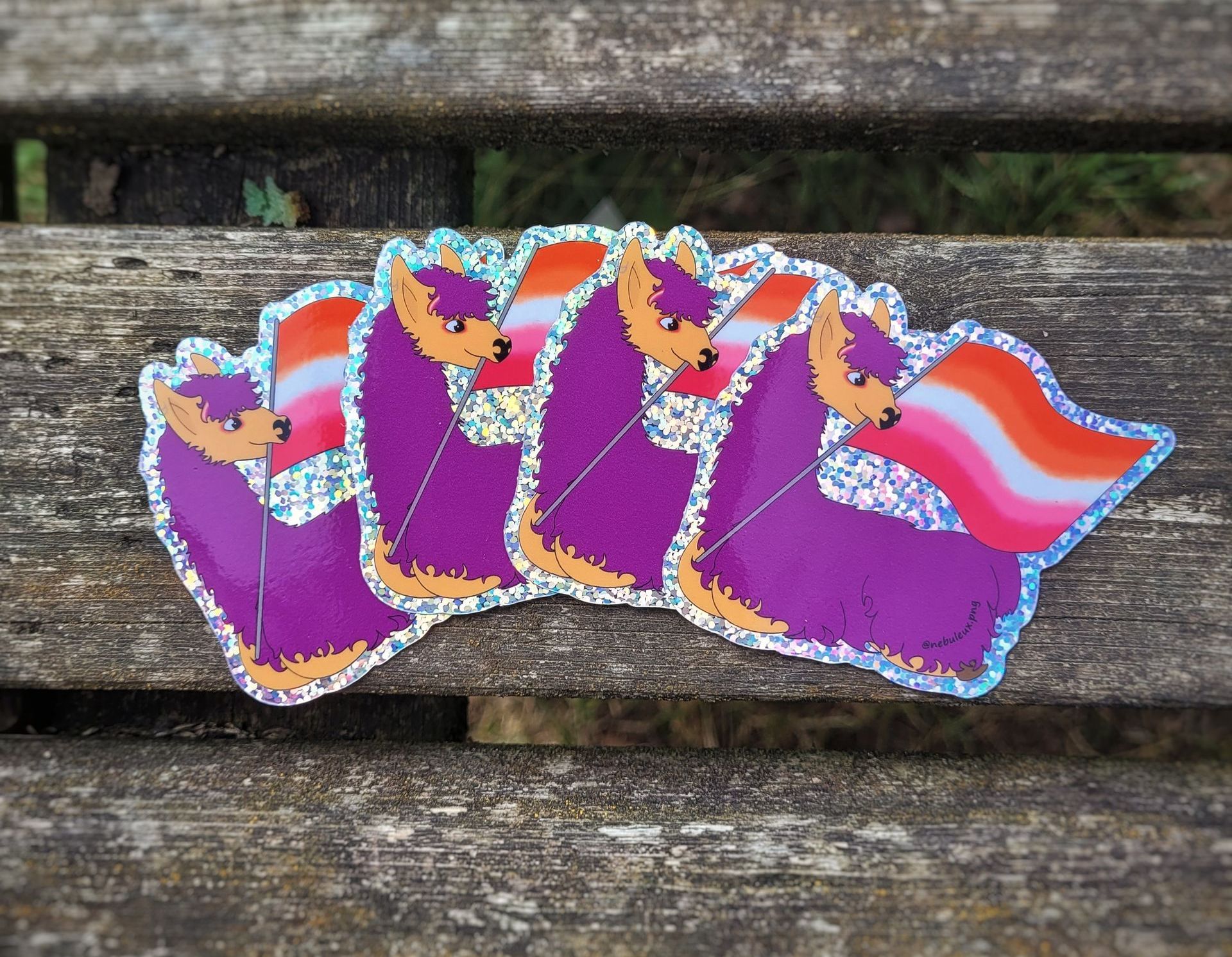photo de 4 stickers pailleté avec le Barbouille Lesbien, mais sans les petits coeurs autour.
