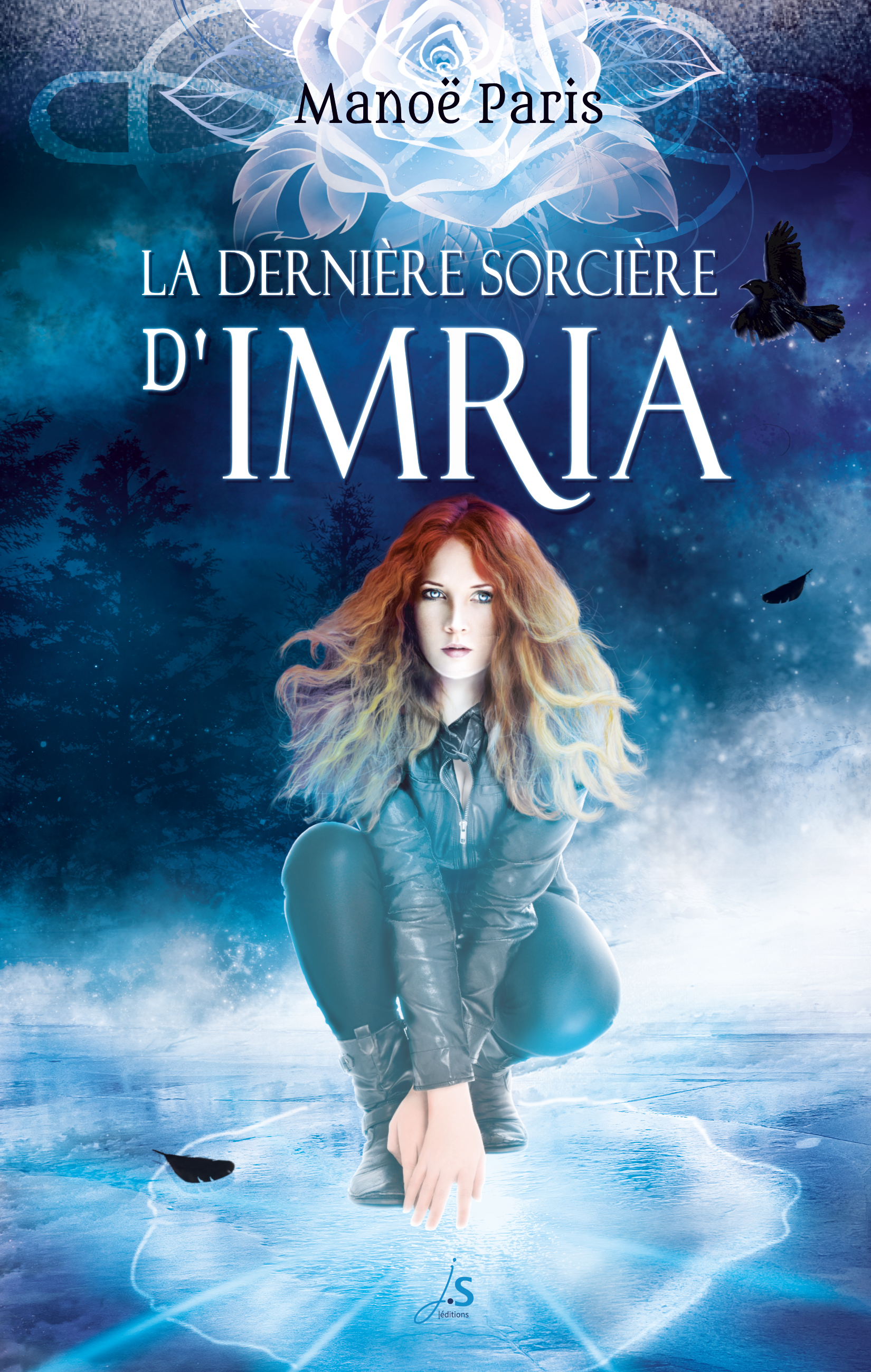 Couverture du roman la dernière sorcière d'Imria qui présente une femme jeune et blanche aux longs cheveux châtains roux. Elle se tient accroupie dans des vêtements modernes et semble transformer le sol en glace. Les tons sont bleus.