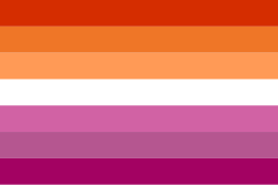 Drapeau lesbien avec 7 bandes :
Une orange foncée, une orange, une orange clair, une blanche, une rose clair, une violette, une violette foncée.