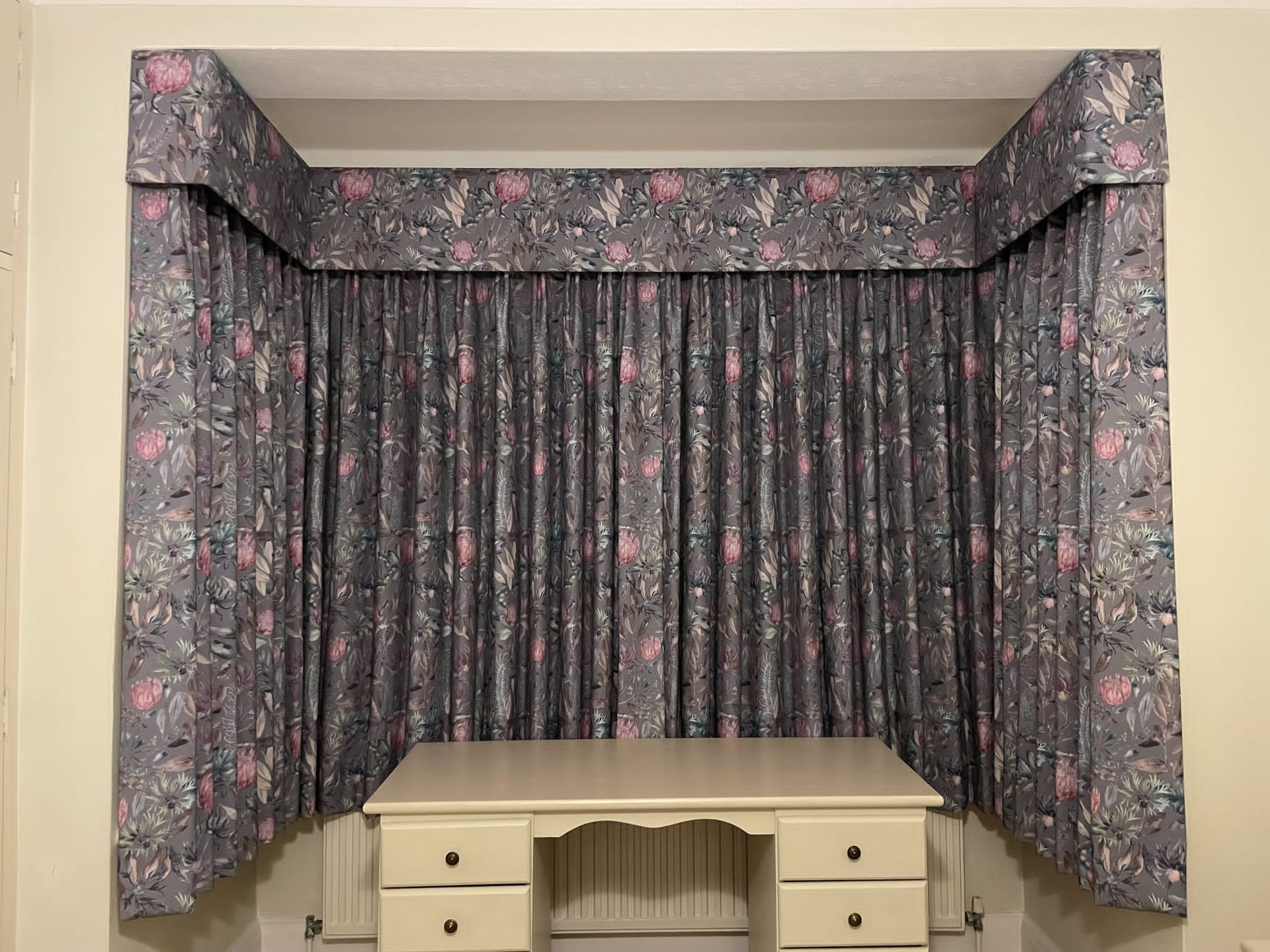 curtains, double pleat headed curtains, double pleat, double pinch pleat curtains, double pinch pleat, floor length curtains, curtains on a track, curtains and matching pelmet, bay window, bay window curtains, bay window pelmet, matching curtains and pelmet, curtains in a bay window