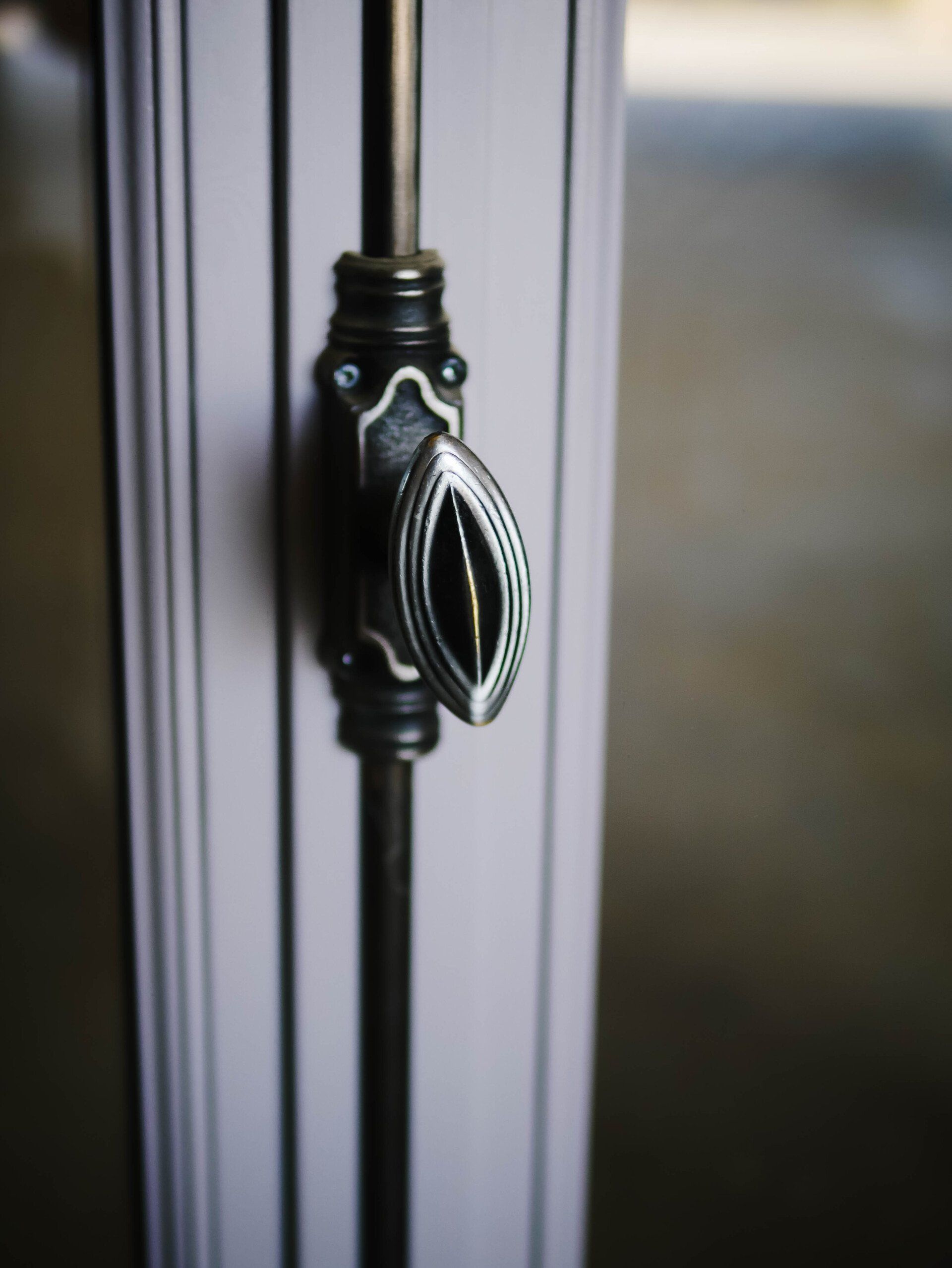 Porte fenêtre sur-mesure Tours, Poignée de porte classique, Porte fenêtre fabrication artisanale, Porte fenêtre classique