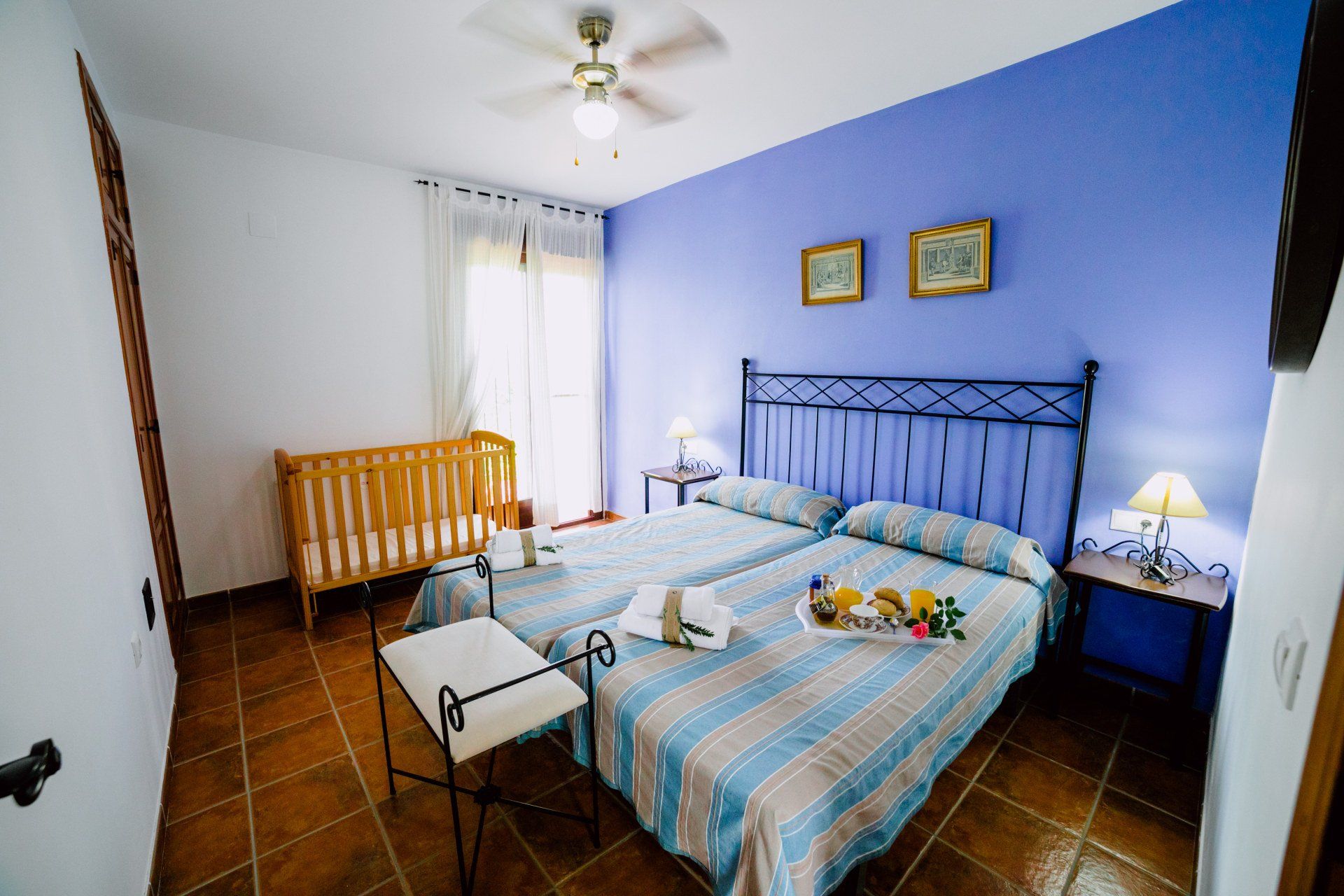 Dormitoio de dos camas en la